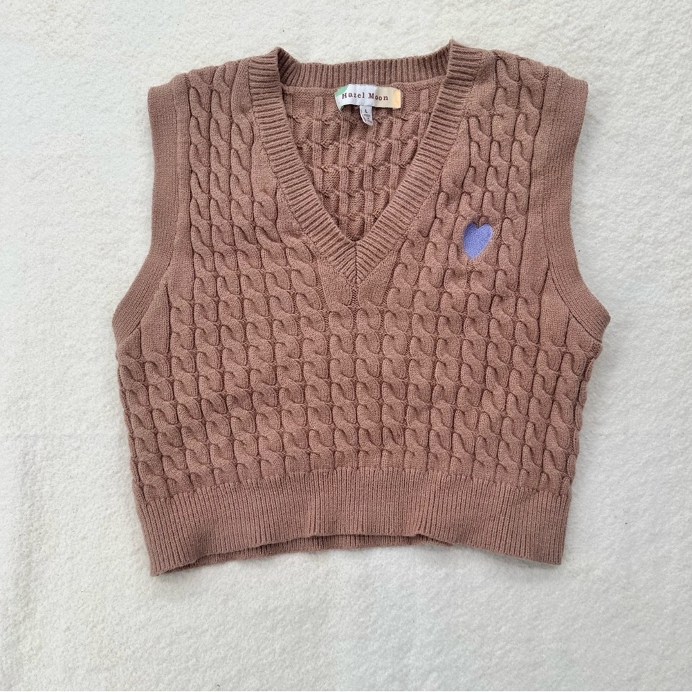 Y2K Hazel Moon Cropped Cable Knit Sweater Vest with Heart